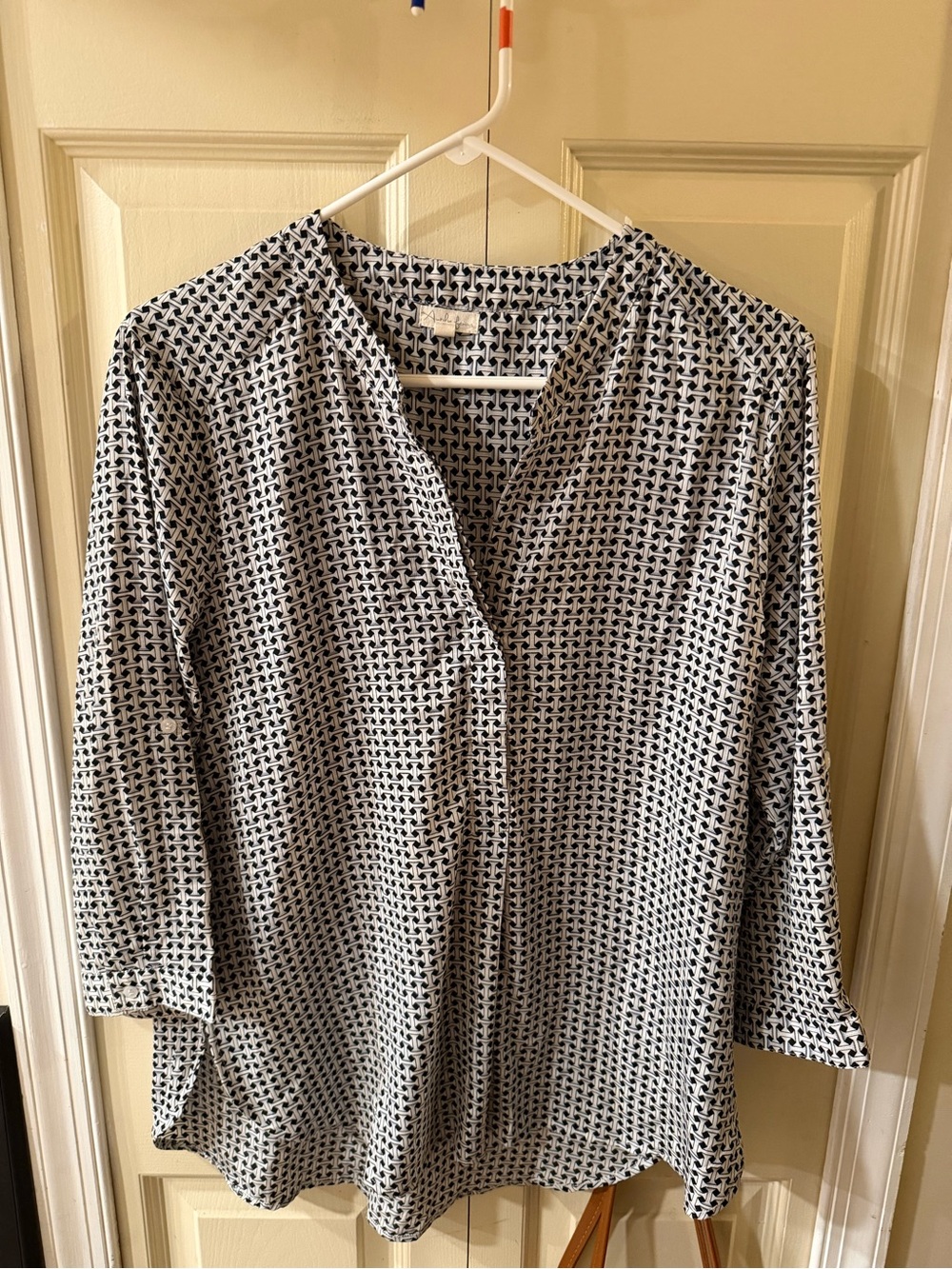 Antilia Femme Women's Black & White Geometric V-Neck Blouse